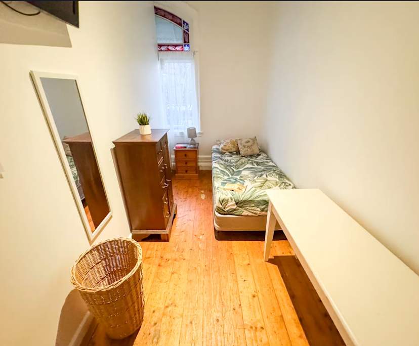 $350, Share-house, 6 bathrooms, St Kilda VIC 3182