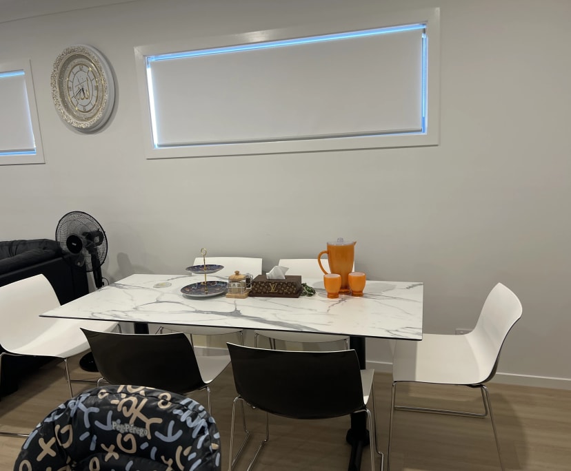 $210, Homestay, 3 bathrooms, Jordan Springs NSW 2747