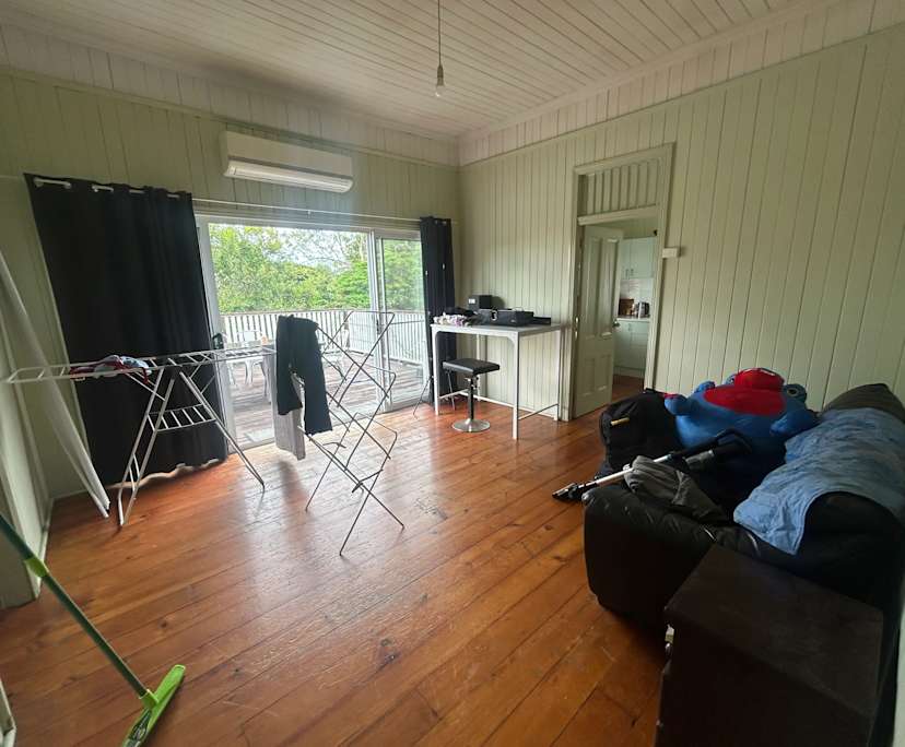 Unfurnished room in a flatshare