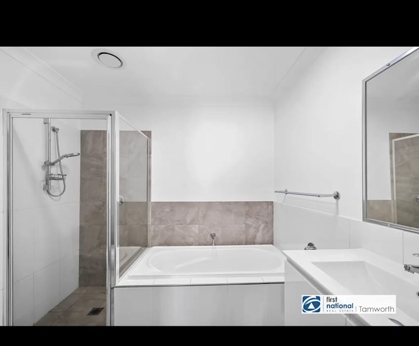 $280, Share-house, 3 bathrooms, North Tamworth NSW 2340