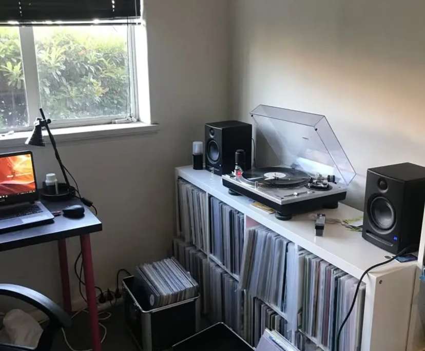 Furnished room in a flatshare