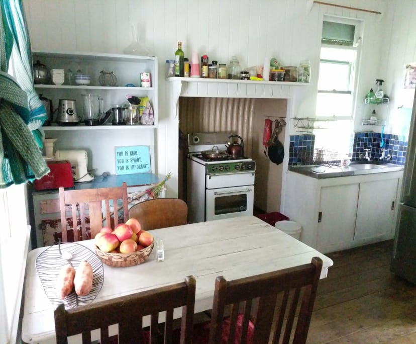 $300, Share-house, 3 bathrooms, Woolloongabba QLD 4102