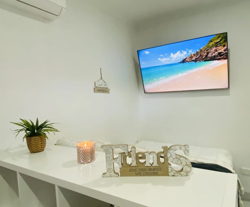 Furnished room with ensuite in a flatshare