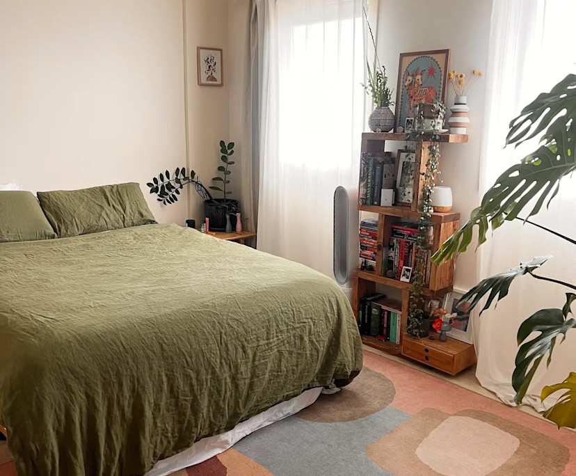 Furnished room in a flatshare
