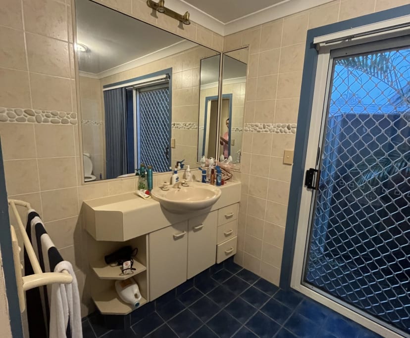 $300, Student-accommodation, 4 bathrooms, Robina QLD 4226