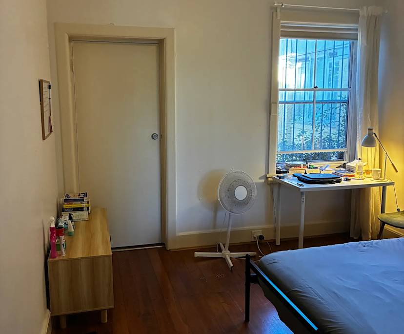 Furnished room in a flatshare