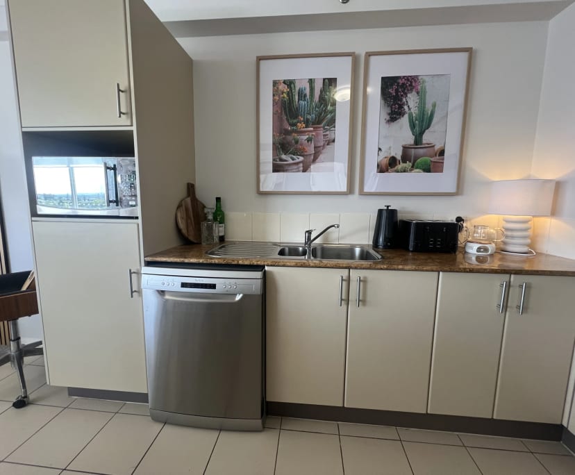 $1,200, 1-bed, 1 bathroom, Surfers Paradise QLD 4217