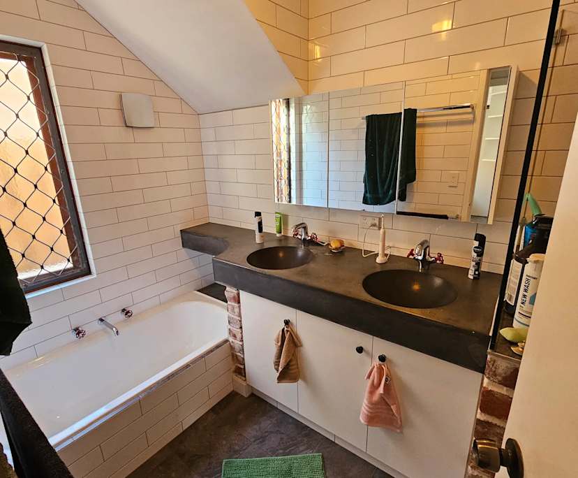 $325, Share-house, 3 bathrooms, White Gum Valley WA 6162