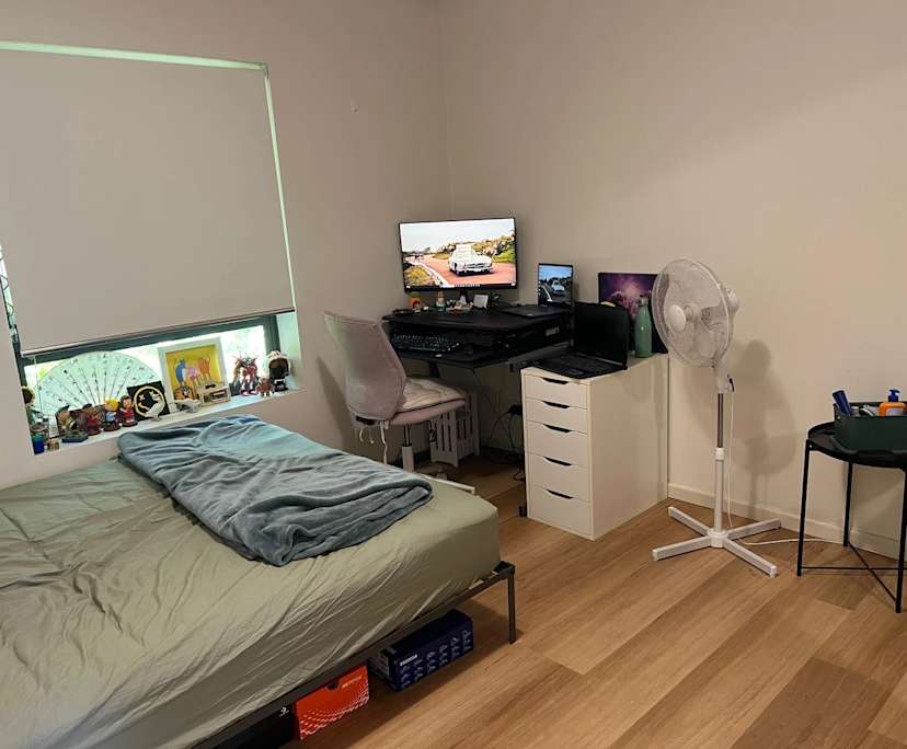 Unfurnished room with ensuite in a flatshare