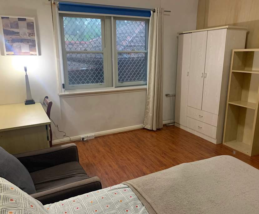 Furnished room in a flatshare