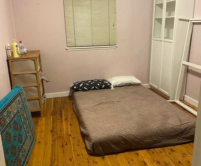 Room in a share house