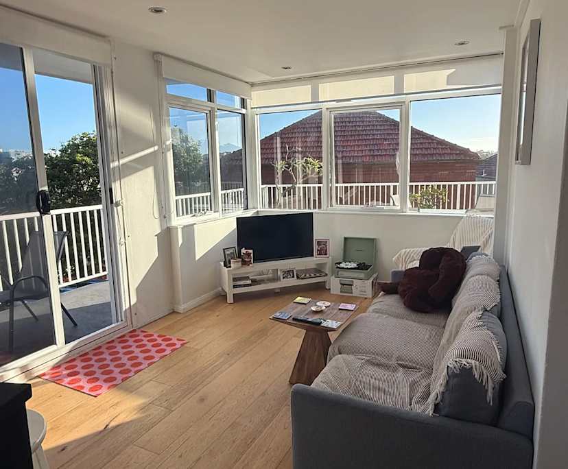 Furnished room in a flatshare