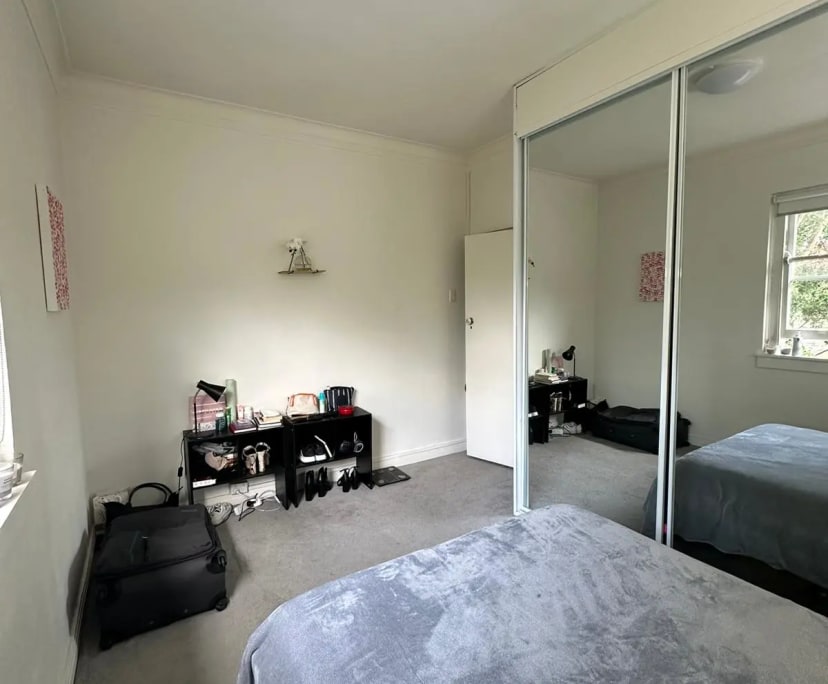 Furnished room in a flatshare