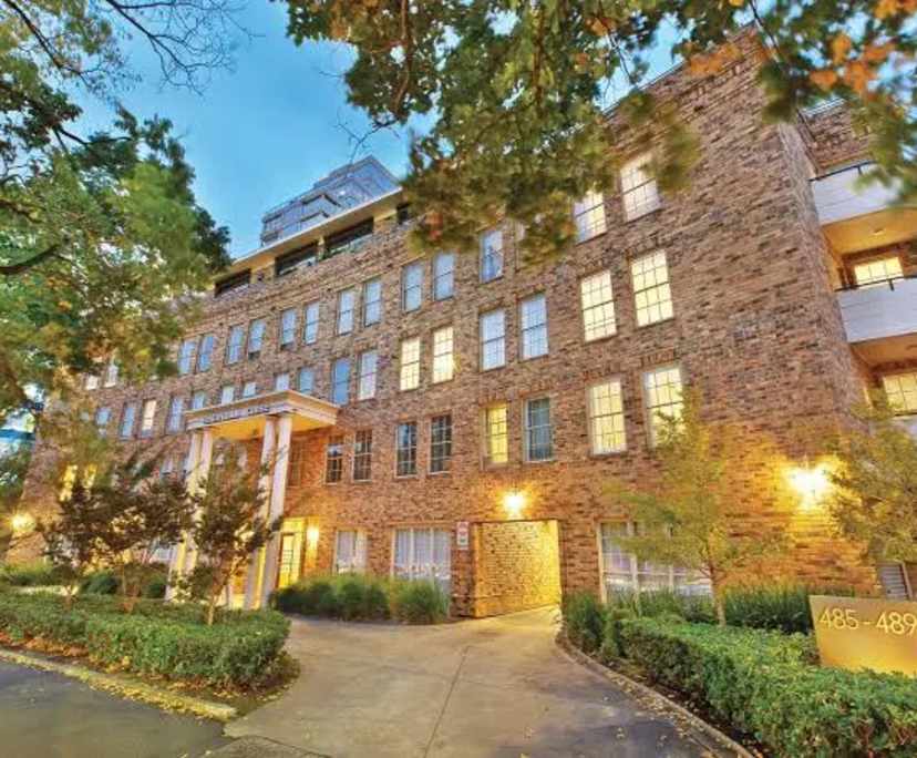 Furnished room in a flatshare