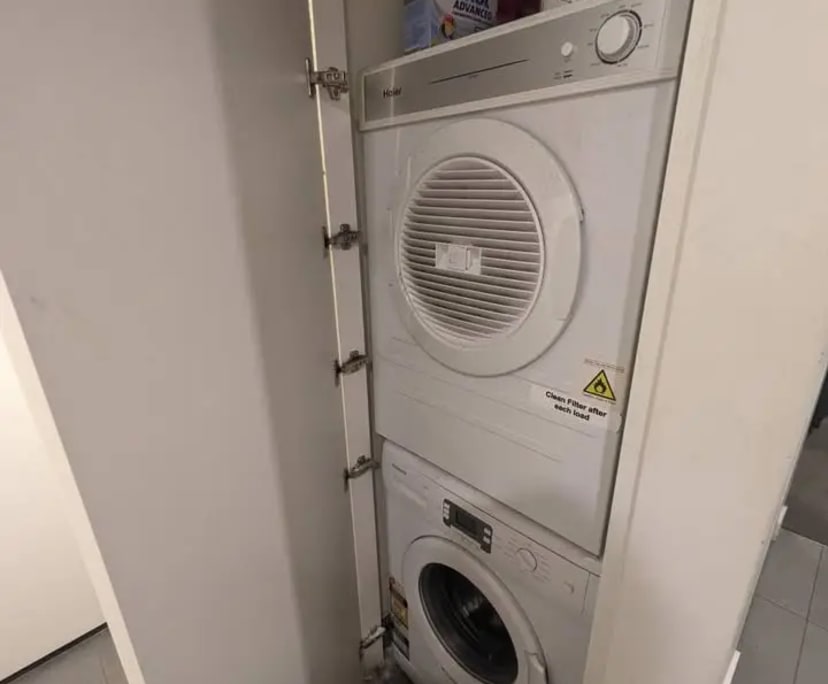 Furnished room with ensuite in a flatshare