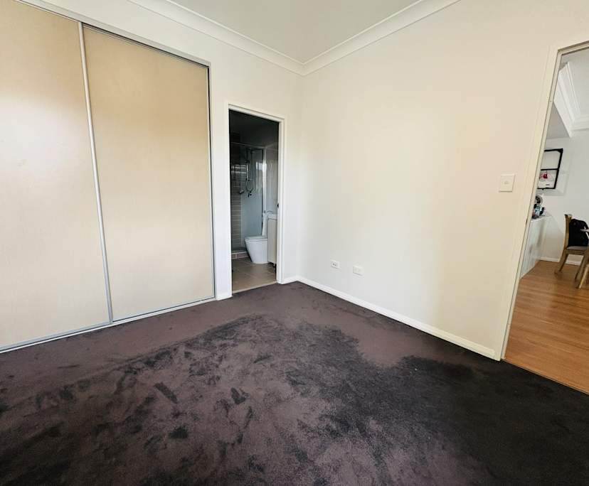 Unfurnished room with ensuite in a flatshare