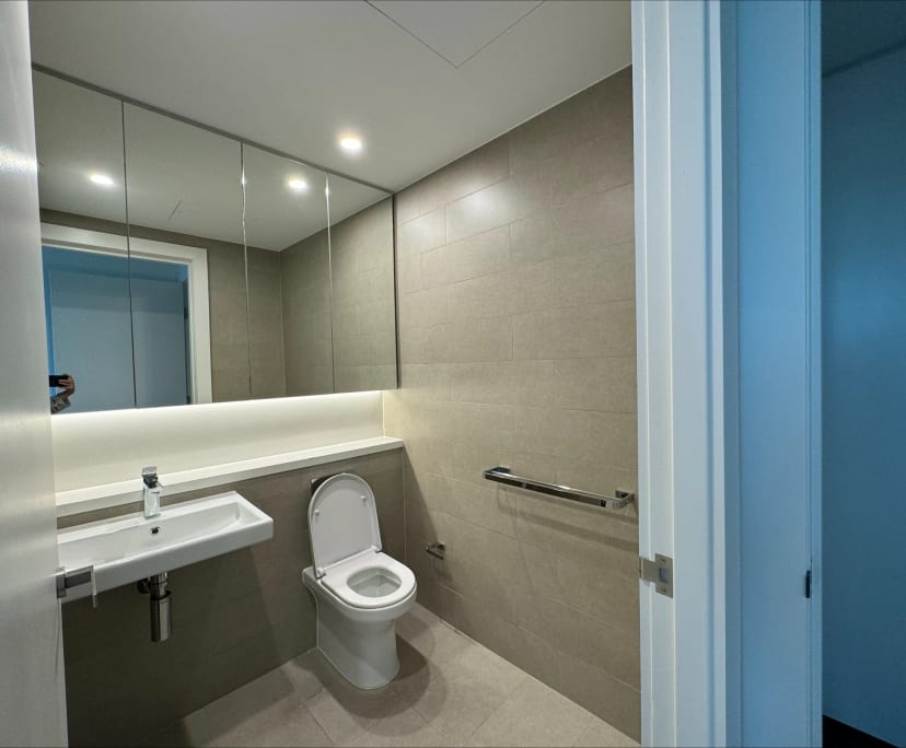Furnished room with ensuite in a flatshare