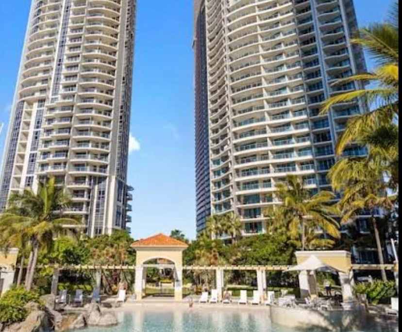 $550, Flatshare, 2 bathrooms, Surfers Paradise QLD 4217