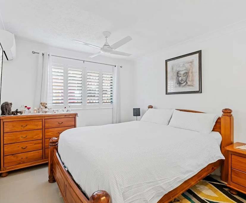 $825, Whole-property, 2 bathrooms, Southport QLD 4215