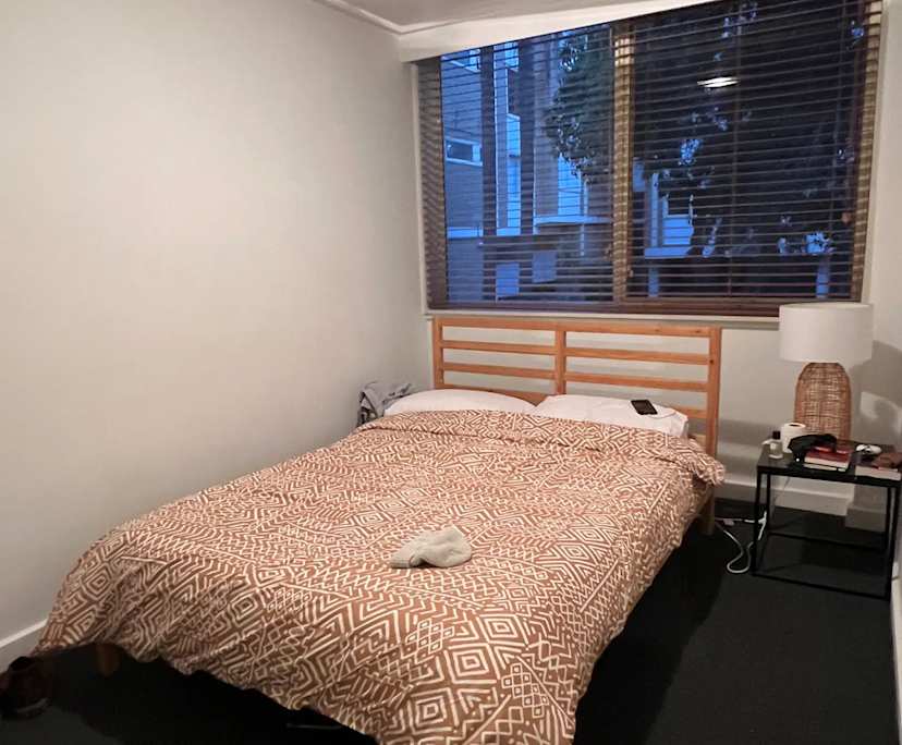 Furnished room in a flatshare