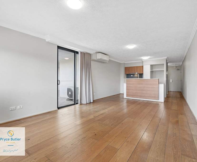 Unfurnished room with own bathroom