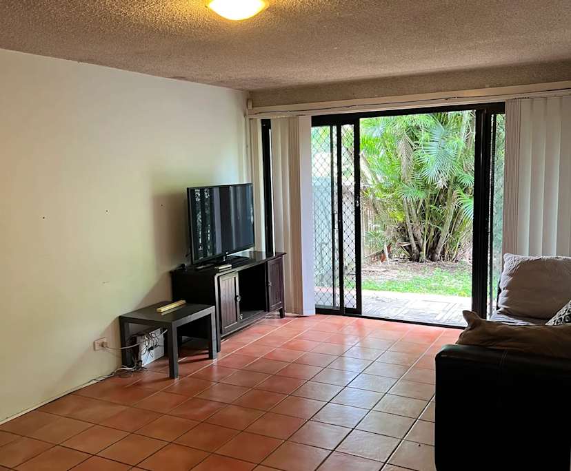 Furnished room in a flatshare