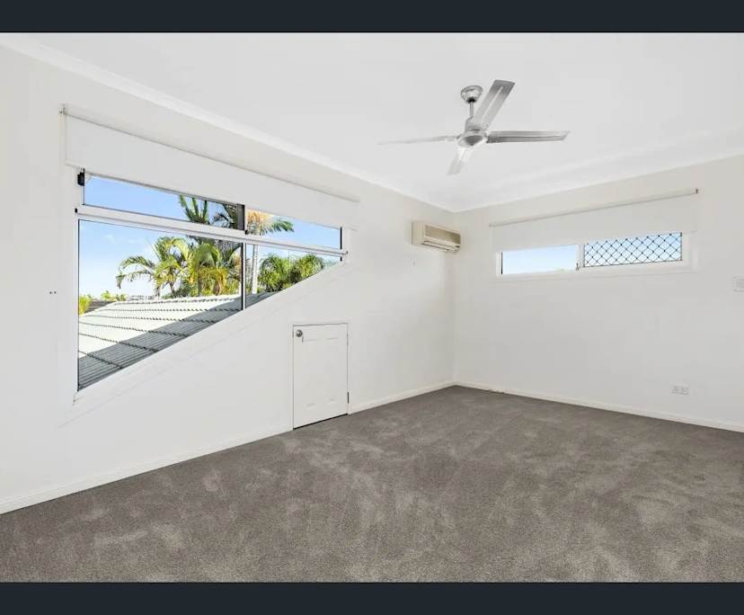 $350, Share-house, 5 bathrooms, Runaway Bay QLD 4216