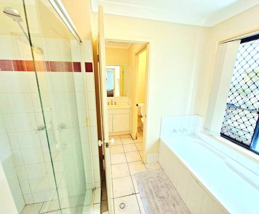 $240, Share-house, 3 bathrooms, Darra QLD 4076