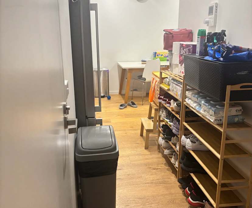 Furnished room in a flatshare