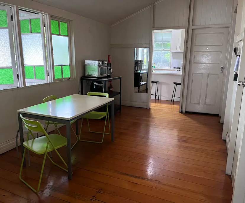 $320, Share-house, 6 bathrooms, Annerley QLD 4103