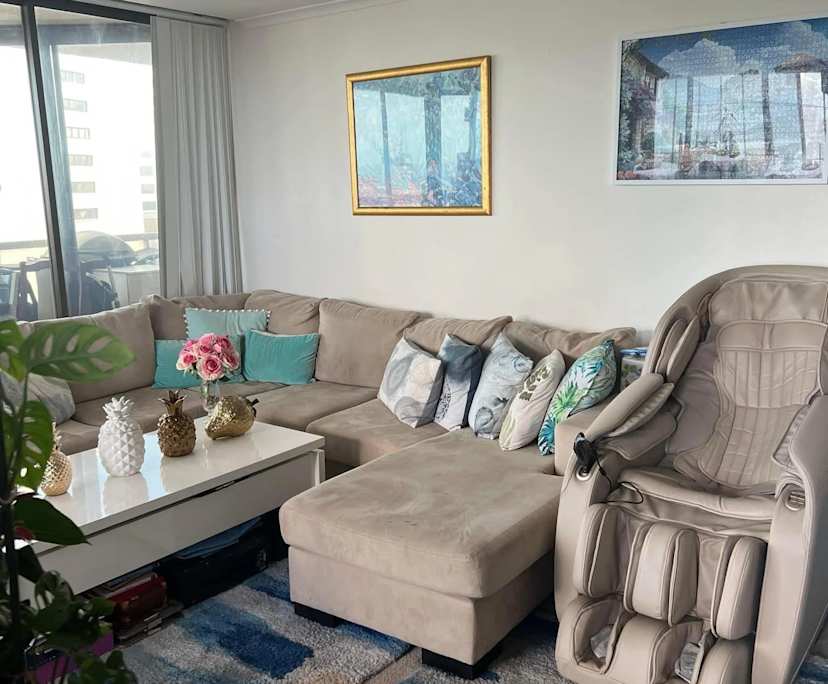 Furnished room in a flatshare