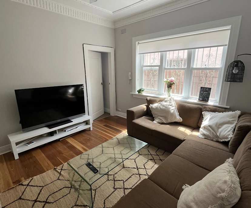 Furnished room in a flatshare