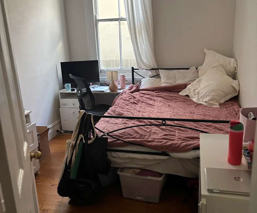 Room in a share house