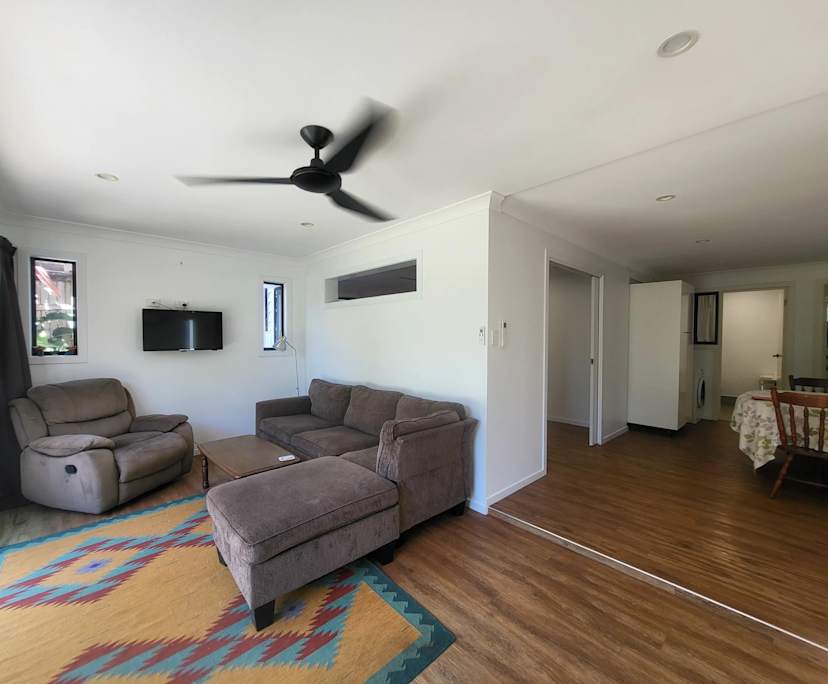 $625, Granny-flat, 1 bathroom, Miami QLD 4220