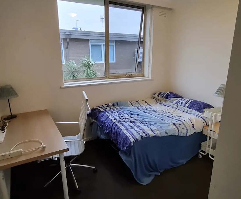 Furnished room in a flatshare