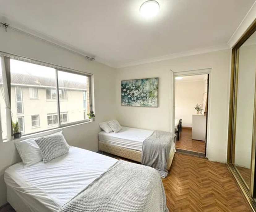Furnished room in a flatshare
