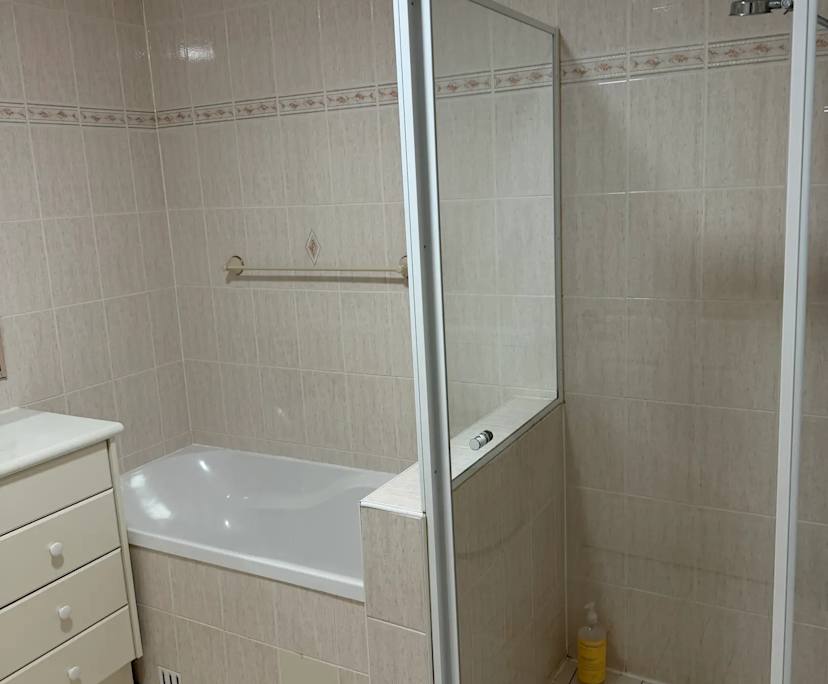 Unfurnished room in a flatshare