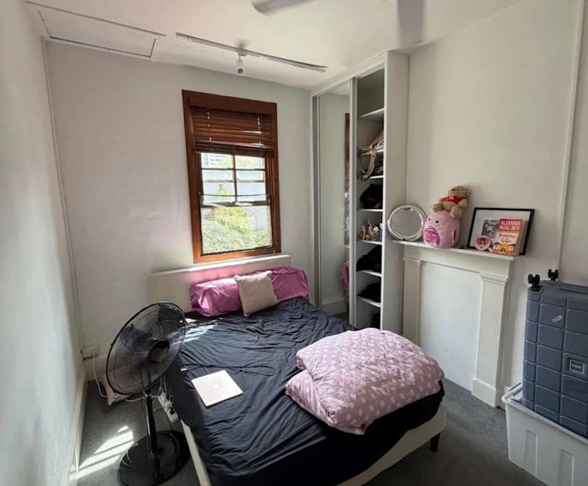 Furnished room in a share house