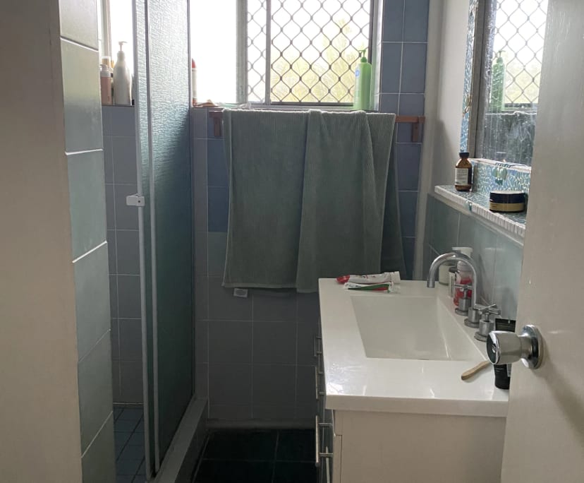 $215, Flatshare, 2 bathrooms, Highgate Hill QLD 4101