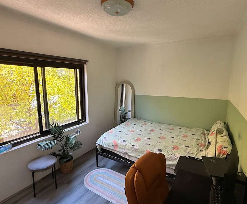 Furnished room in a flatshare