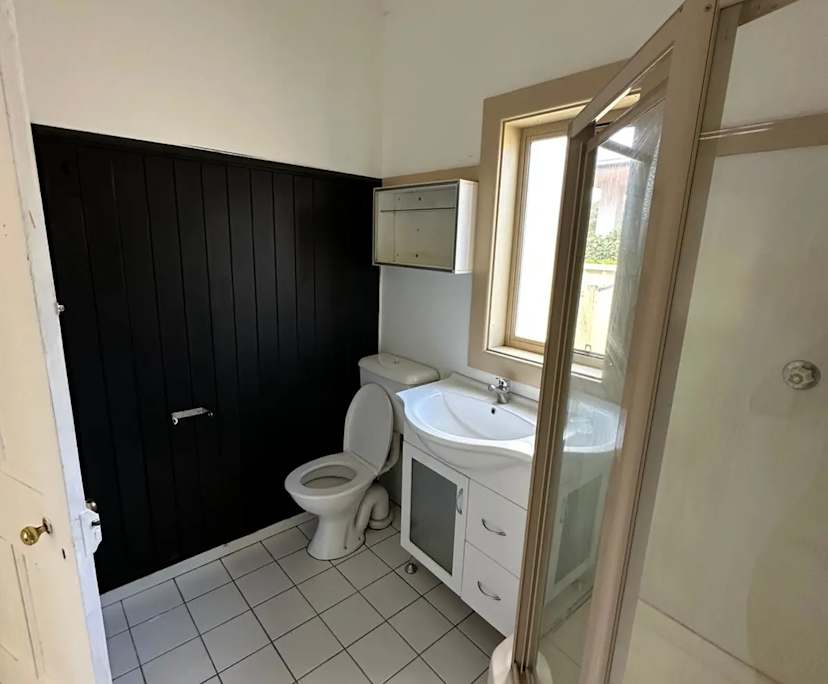 Whole property with 3 rooms for rent