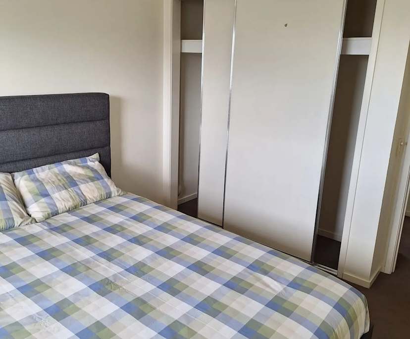 $350, Share-house, 3 bathrooms, Mount Ommaney QLD 4074