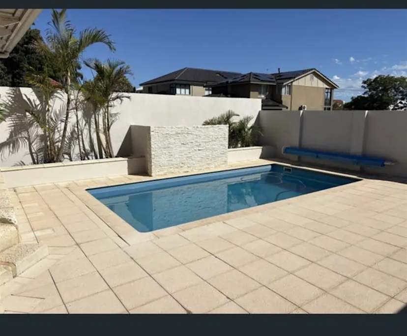 Whole property with 5 rooms for rent