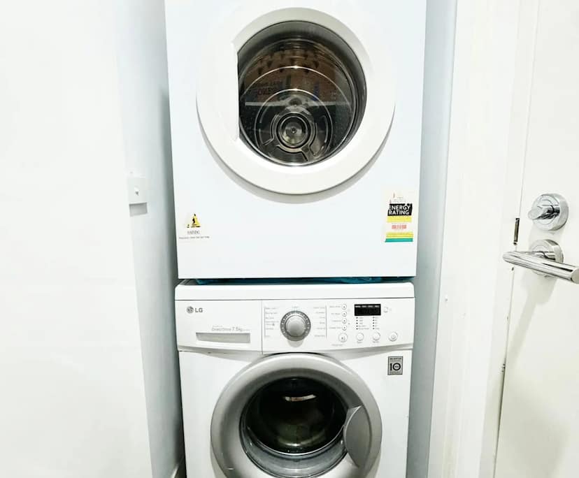 $350, Student-accommodation, 2 bathrooms, Travancore VIC 3032