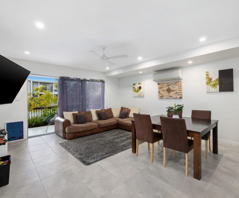 Furnished room in a share house