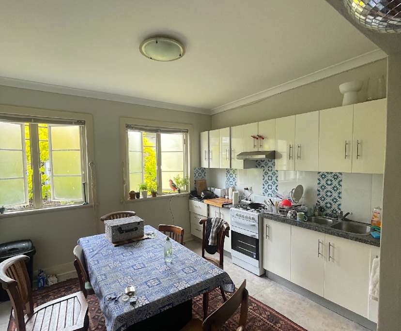 Furnished room in a flatshare