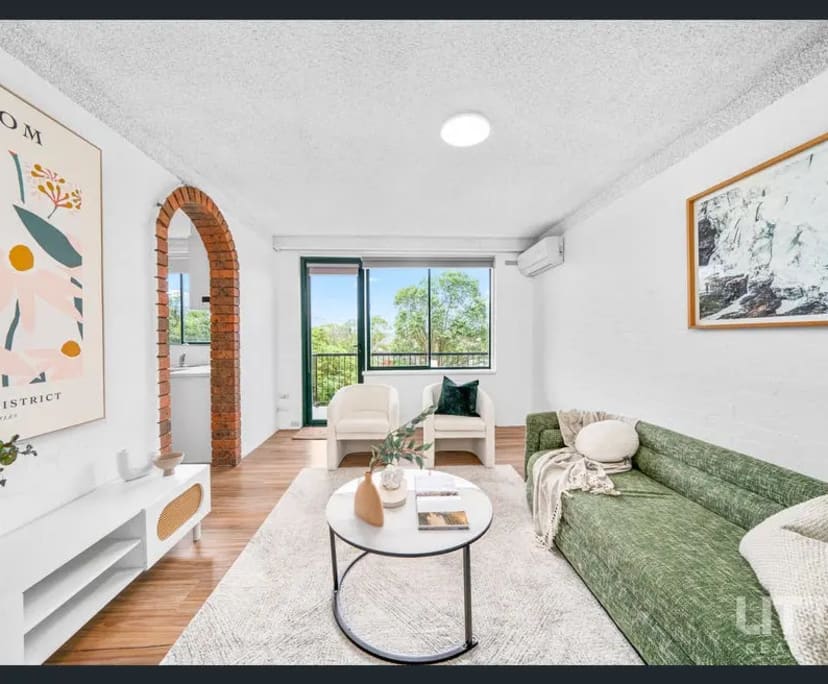 Unfurnished room in a flatshare