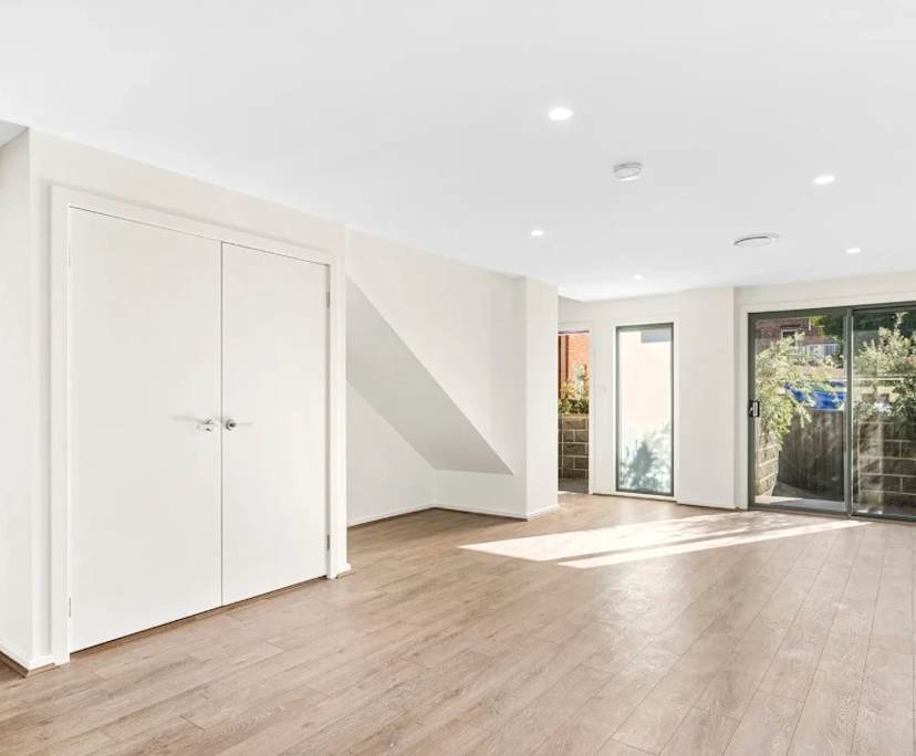 Unfurnished room in a flatshare
