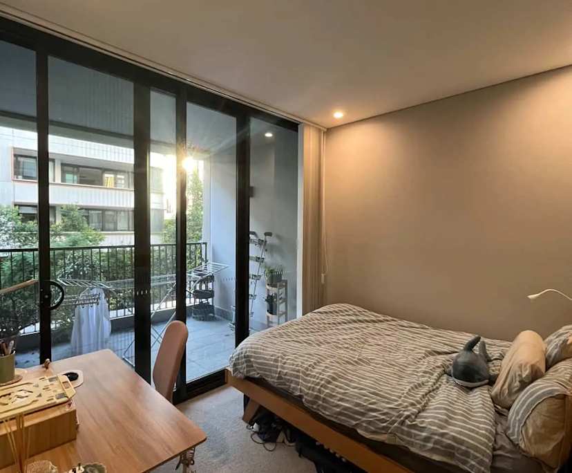 Furnished room in a flatshare