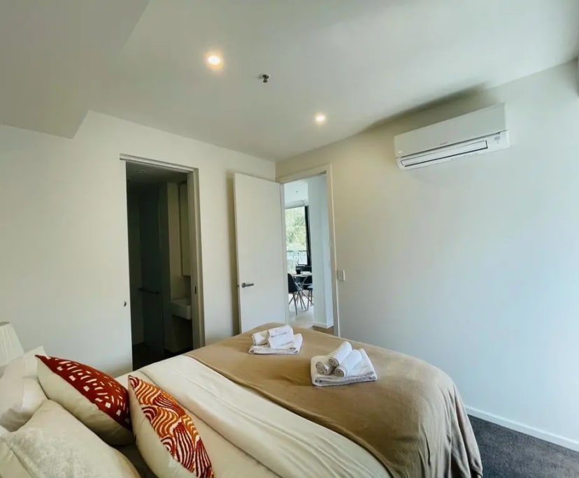 $950, Whole-property, 2 bathrooms, St Kilda VIC 3182